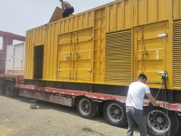 成都除了负载情况和发动机维护，还有哪些因素会影响 200kw 柴油发电机的油耗？