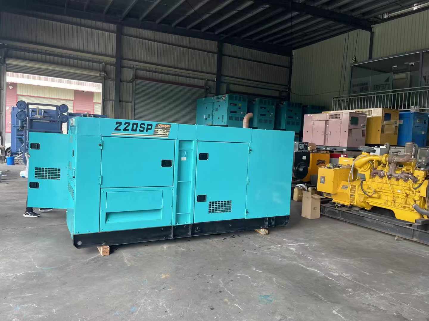 成都800kW 柴油发电机的输出电流波动范围是多少？